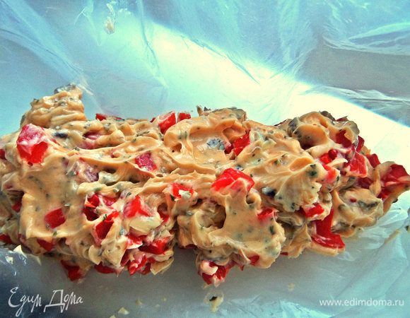 Заворачиваем в пергамент или в пакет после сухих завтраков (я их сохраняю для шоколадной колбасы-очень удобно!).