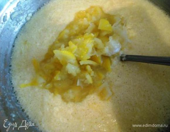 Лимон можно перекрутить на мясорубку или натереть на терке.