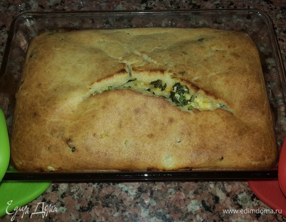 Вот такая красота получилась! Накрываем пирог полотенцем и даем немного "отдохнуть".