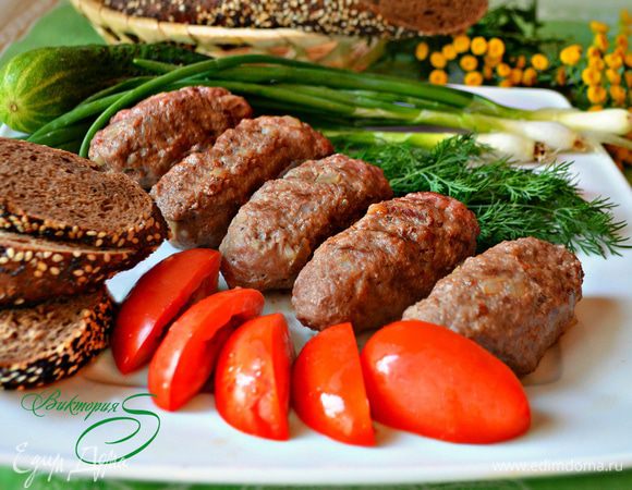 Подавайте чевапчичи горячими. Приятного вам аппетита!