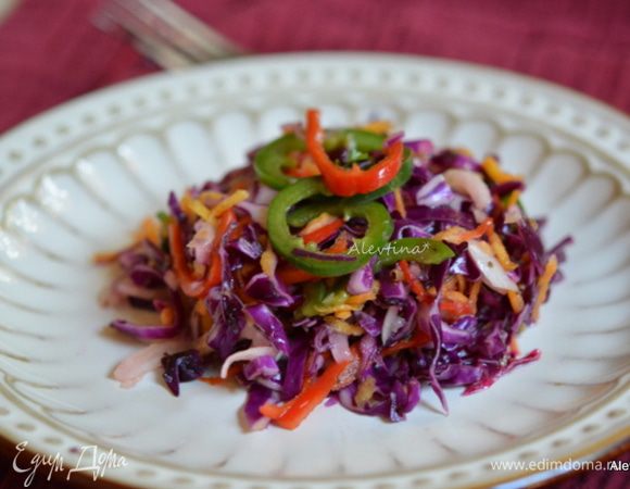 Заправить салат заправкой и перемешать, дать постоять в холодильнике 1 час.
Подаем к столу. Приятного аппетита.