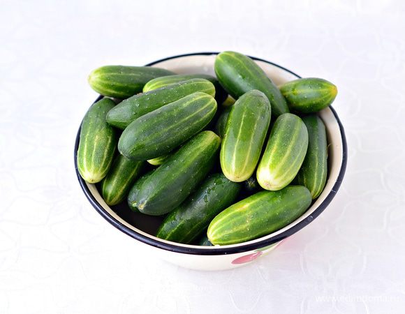 Огурцы хорошо помыть. 