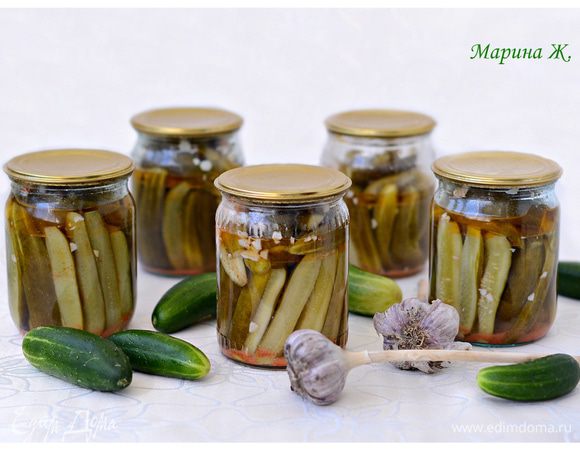 Банки закатать, перевернуть – поставить на крышку. Не укутывать. Оставить до полного остывания.
