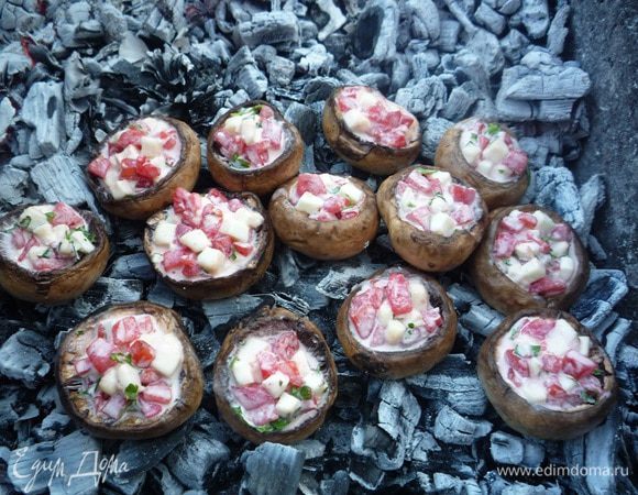 И запекаем всю эту красоту на углях или на гриле.