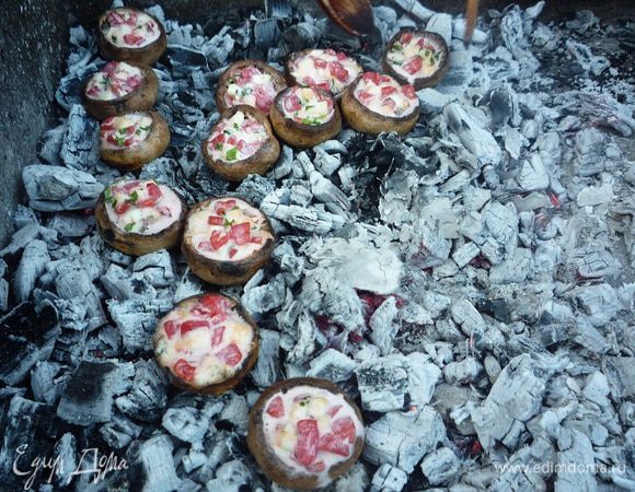 Я запекала на углях 15 минут.