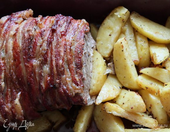 Запекаем, периодически перемешивая картофель, приблизительно 1 час 15 минут (столько времени потребовалось мне).