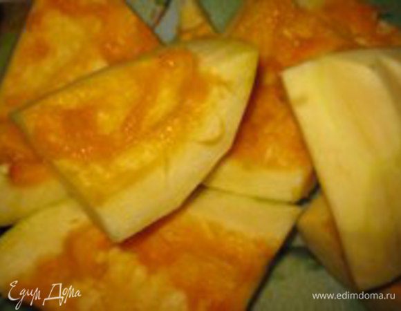 Тыкву помыть, почистить, удалить семечки.
Мелко порезать или потереть на крупной терке.