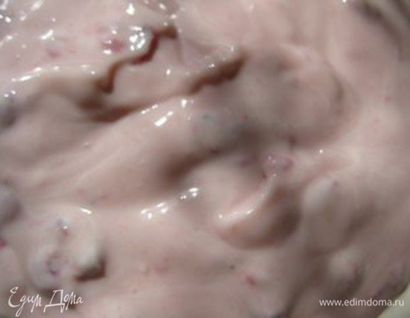 Потом добавляем сахарную пудру и перемешиваем.