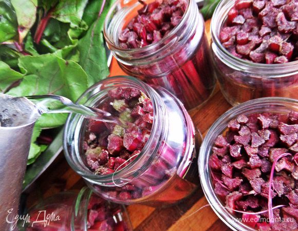 Заливаем крутым кипятком и оставим на пару минут (воды много надо кипятить).