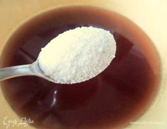 Снова сливаем и теперь добавим соль.