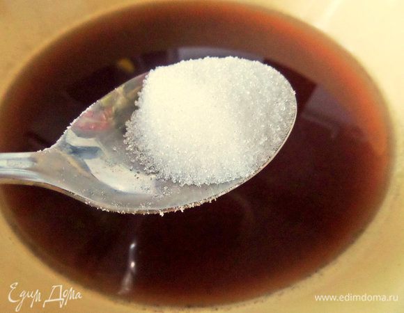 Сахар с учётом, что воды у меня на стебли было 0,5 л. Воды немного лучше ещё добавить, так, для гарантии, примерно полстакана.