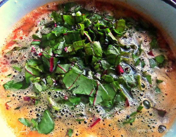 Отправить в конце в суп, когда крупа и картошка сварятся.