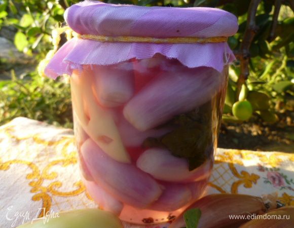 А зимой наслаждаемся вкуснейшим луком. Приятного аппетита!