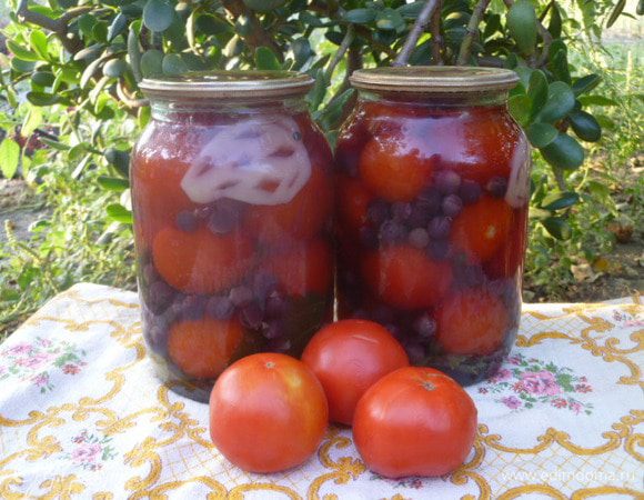 Затем выносим в погреб или подвал.
А зимой угощаемся вкуснейшими помидорчиками.
Приятного аппетита!