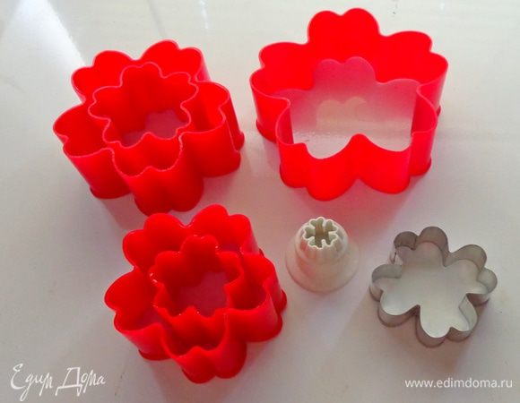 Подготовить формочки разного размера.