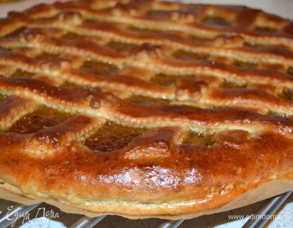 Разогреть духовку до 210°C. Выпекать 30 мин. до золотистой корочки.