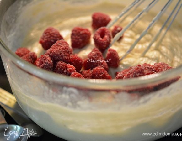 Добавить 1 стакан малины замороженной. Перемешать.