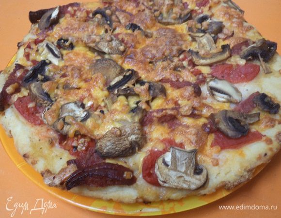 А вот готовая пицца!