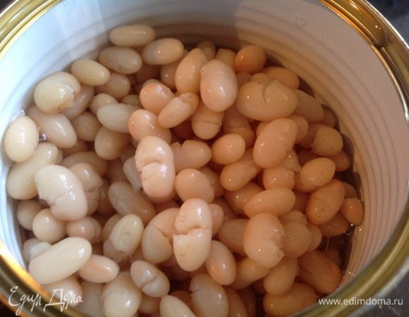 И консервированную фасоль.