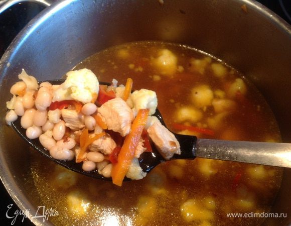 Варите на среднем огне до закипания и еще 3 минуты.