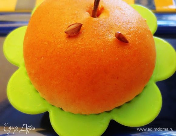 Начинку можно сделать какую угодно, к примеру, вместо слив добавить изюм 
Для приготовления этих булочек , можно использовать Ваш любимый рецепт дрожжевого теста или же воспользоваться этим. Для любителей сладкого, кол-во сахара можно добавить.