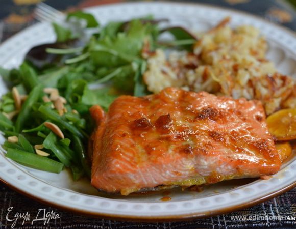 Подаем ко столу приготовленную семгу под апельсиновой глазурью. Приятного аппетита.