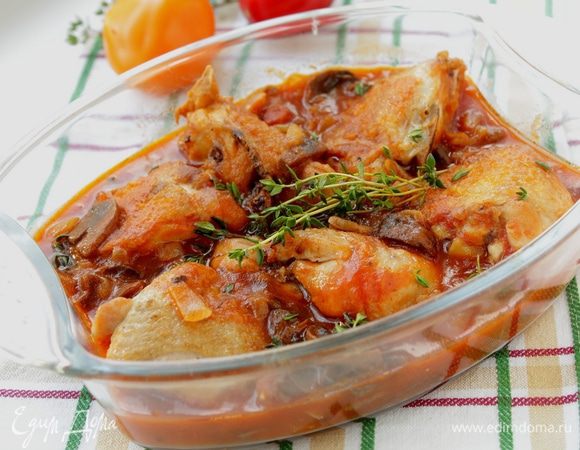 Переложить в форму для запекания, готовить под крышкой 35 минут при 180 градусах. Добавить тимьян и запекать еще 10 минут. 