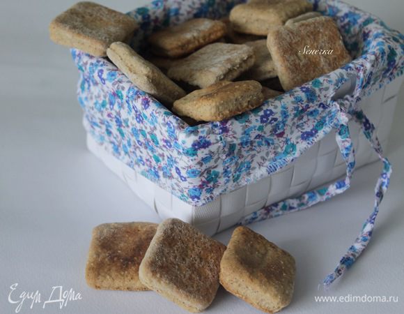 Для крема растопить белый шоколад, смешать с маскарпоне (комнатной температуры). Нанести крем на печенье, сверху положить второе печенье без крема и немного прижать. Охладить в холодильнике и... вкушать и наслаждаться!
Приятного аппетита!