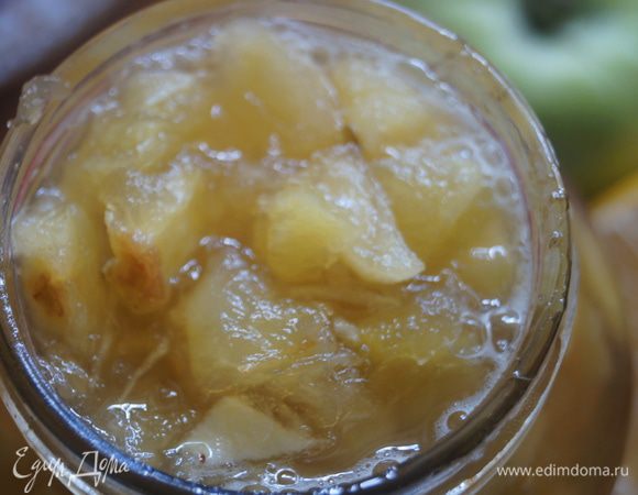 Готовый конфитюр разложить по стерильным баночкам и закрыть крышками. 