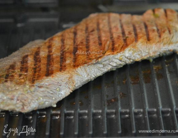 Готовить на гриле до желаемой готовности - средней или полной.