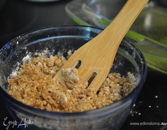 Разогреть духовку до 180 гр. 
Смешать 4 основных ингредиента. Масло размягченное.