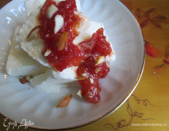 Остудите и подавайте с творогом, мороженым или используйте для пирогов, десертов.