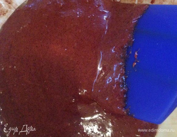 К желткам добавляем остальные ингредиенты и смешиваем до однородной консистенции.