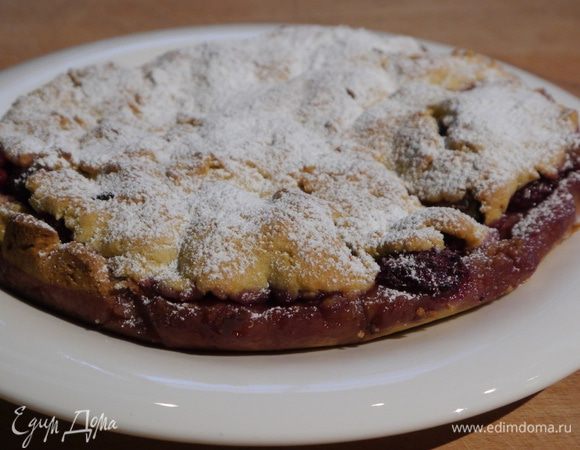 Выпекать пирог в разогретой духовке 30 минут, затем остудить.