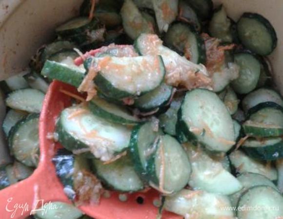 Перемешиваем все и оставляем мариноваться на 3 часа. Пару раз надо перемешать наши огурчики.