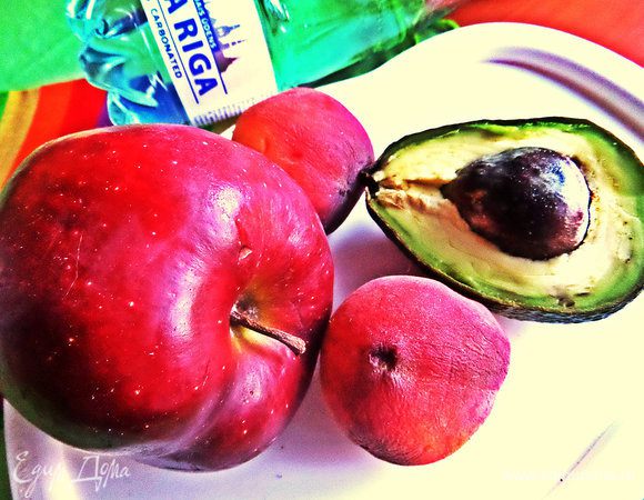 Яблоко сочное, большое. Если маленькое, то можно брать целое на порцию.