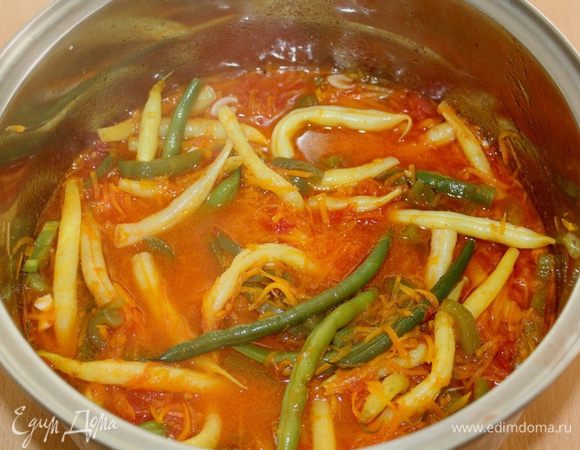 Добавить уксус, перемешать.