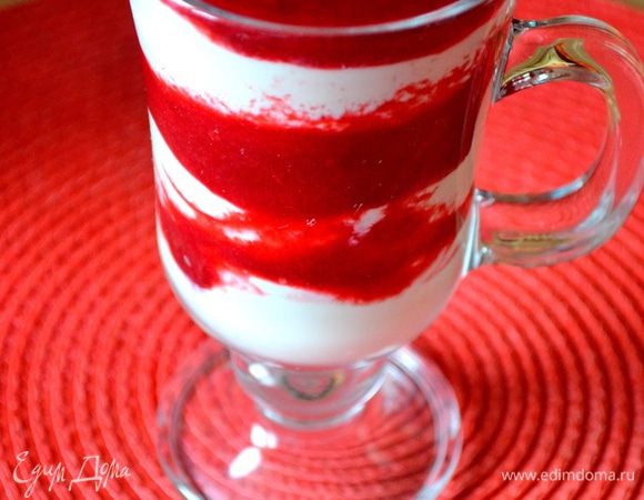 Кладем в креманку послойно творог и сливу. Если поставить десерт в холодильник, набраться терпения, забыть о нем на пару часиков - получим блаженство полное.

Но если вы не удержитесь и угоститесь сразу, тоже вряд ли будете разочарованы. Прелесть просто!

Людочка, спасибо огромное за идею! Готовлю ежевечерне, боюсь слива кончится. Будем снова покупать!