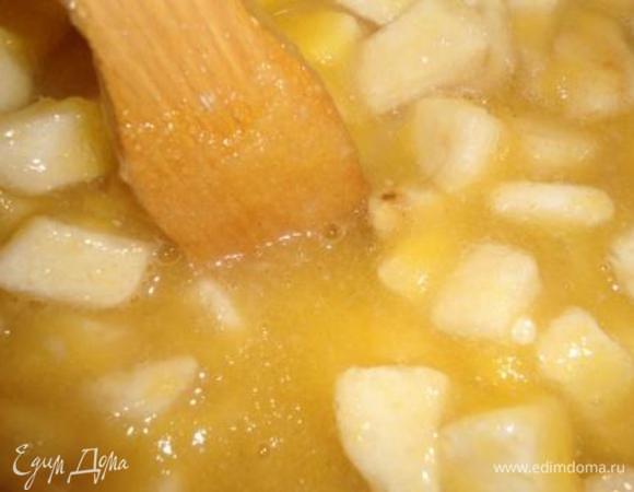 Все перемешать, поставить на огонь и варить, помешивая 15-20 минут. Готовое варенье немного остудить и переложить в чистые банки. Хранить в холоде (погребе или холодильнике).