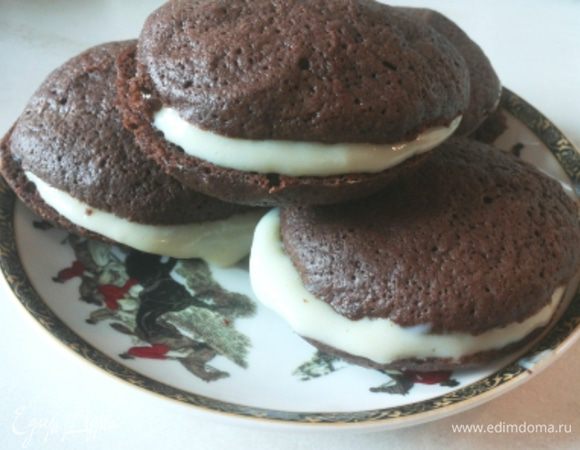 Соединяем наши печенья попарно при помощи крема. Все! Можно пить чай!