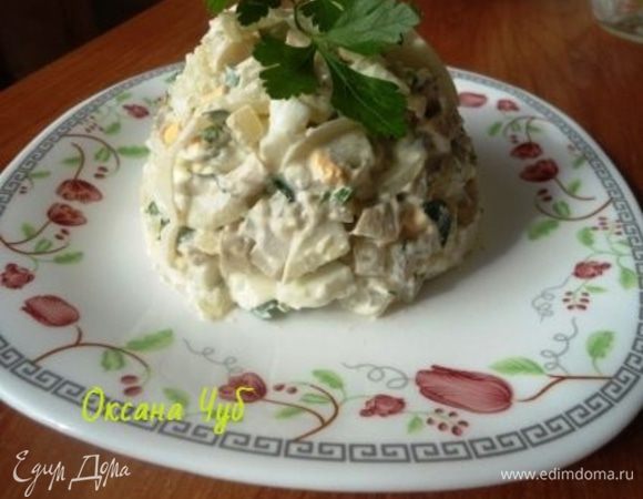 Готовый салат украшаем зеленью. Приятного! 