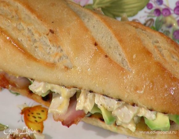 Накрыть второй половинкой багета.