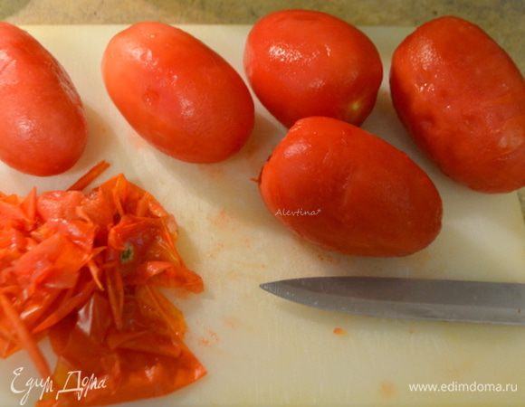 Снять кожуру, она будет после горяче-холодной процедуры хорошо отходить.