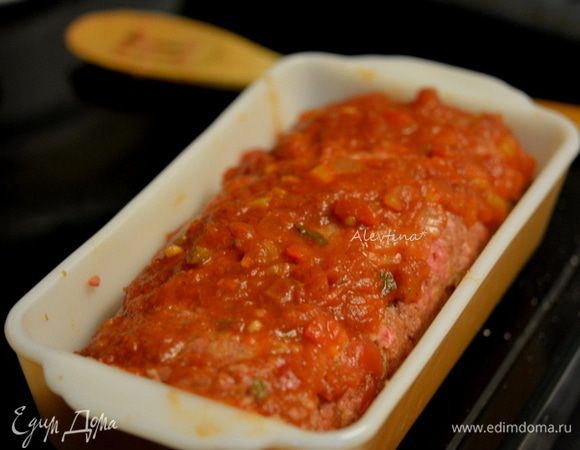 Выложить смешанную мясную массу в хлебную прямоугольную форму. Разровнять. Смазать сверху сальсой (1/4 стакана). Поставить в разогретую духовку на 180 на 1ч 15 мин.