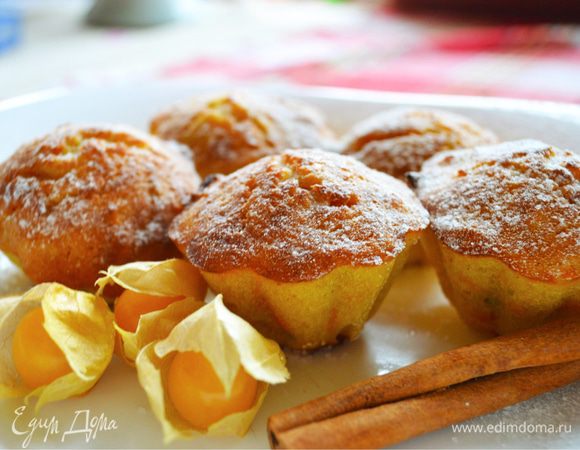 Даем остыть, затем присыпаем сахарной пудрой. И все, угощение готово! А какие запахи! Ммм... Приятного аппетита.