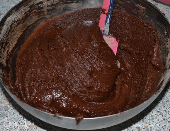 Хорошо лопаткой перемешать.