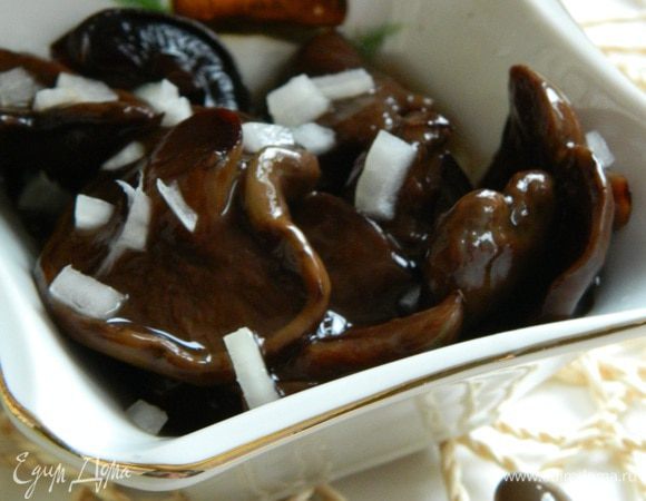 Открыть зимой, полить маслицем, посыпать лучком и можно наслаждаться)
Приятного аппетита!