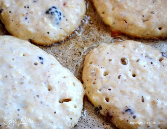 В раскаленном масле обжариваем оладьи с двух сторон.