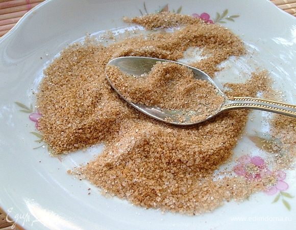 Смешиваем корицу и сахар.