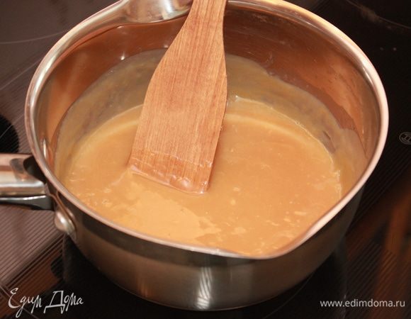 Греть до тех пор, пока ириски не растают. 